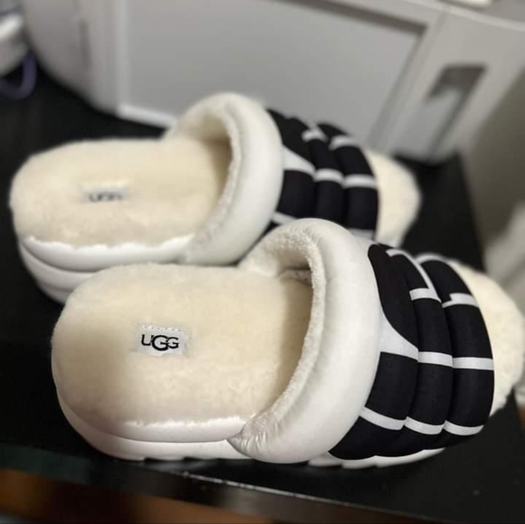 Ugg Slides - Picture 2 of 5